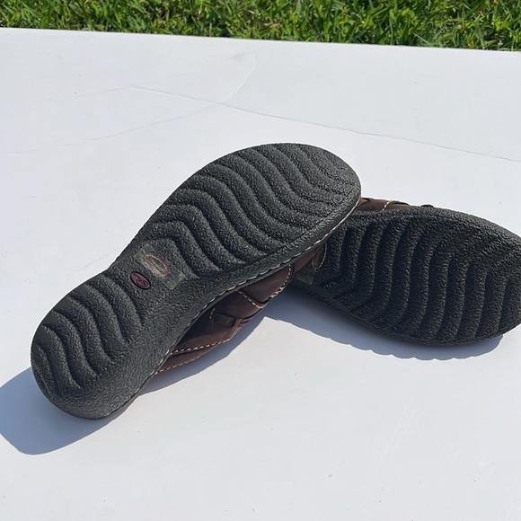 Clarks-8.5-Artisan brown leather slip on clogs mules button detail on the front. - Picture 6 of 8